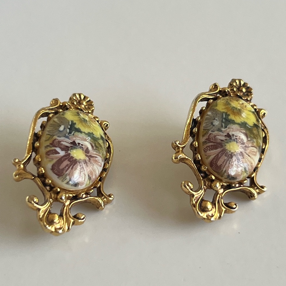 Vintage Florenza Filigree Porcelain Earrings Ornate Victorian Gold Tone Clip On